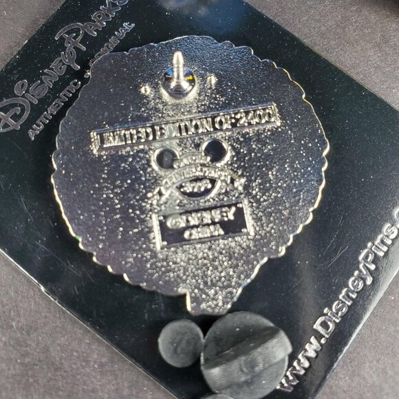 Disney Minnie Mouse Trading Pin Mrs Clause Christmas Wreath Brooch Lapel Pin - Picture 3 of 5